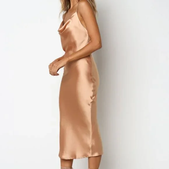 #23❤️ NWOT PETAL & PUP PERSIA DRESS IN GOLD - Picture 5 of 8